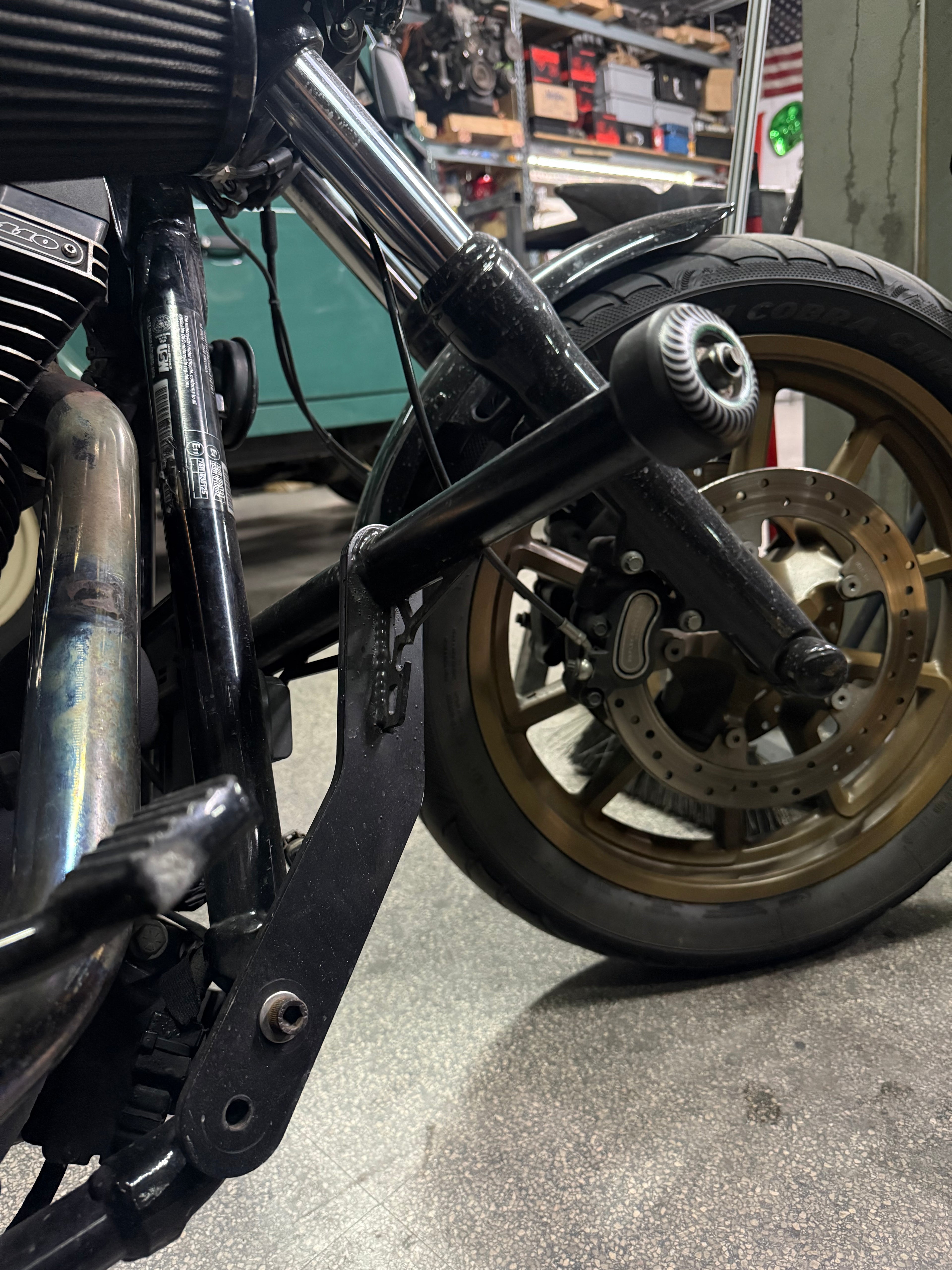 Crashbar DUCAL con ruedas de Skate para Harley Davidson DYNA 2006-2018