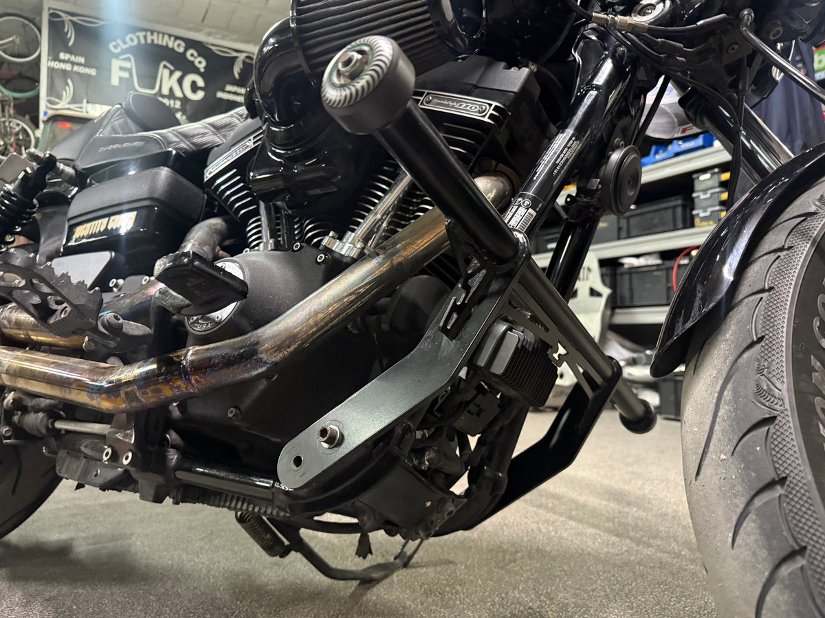 Crashbar DUCAL con ruedas de Skate para Harley Davidson DYNA 2006-2018